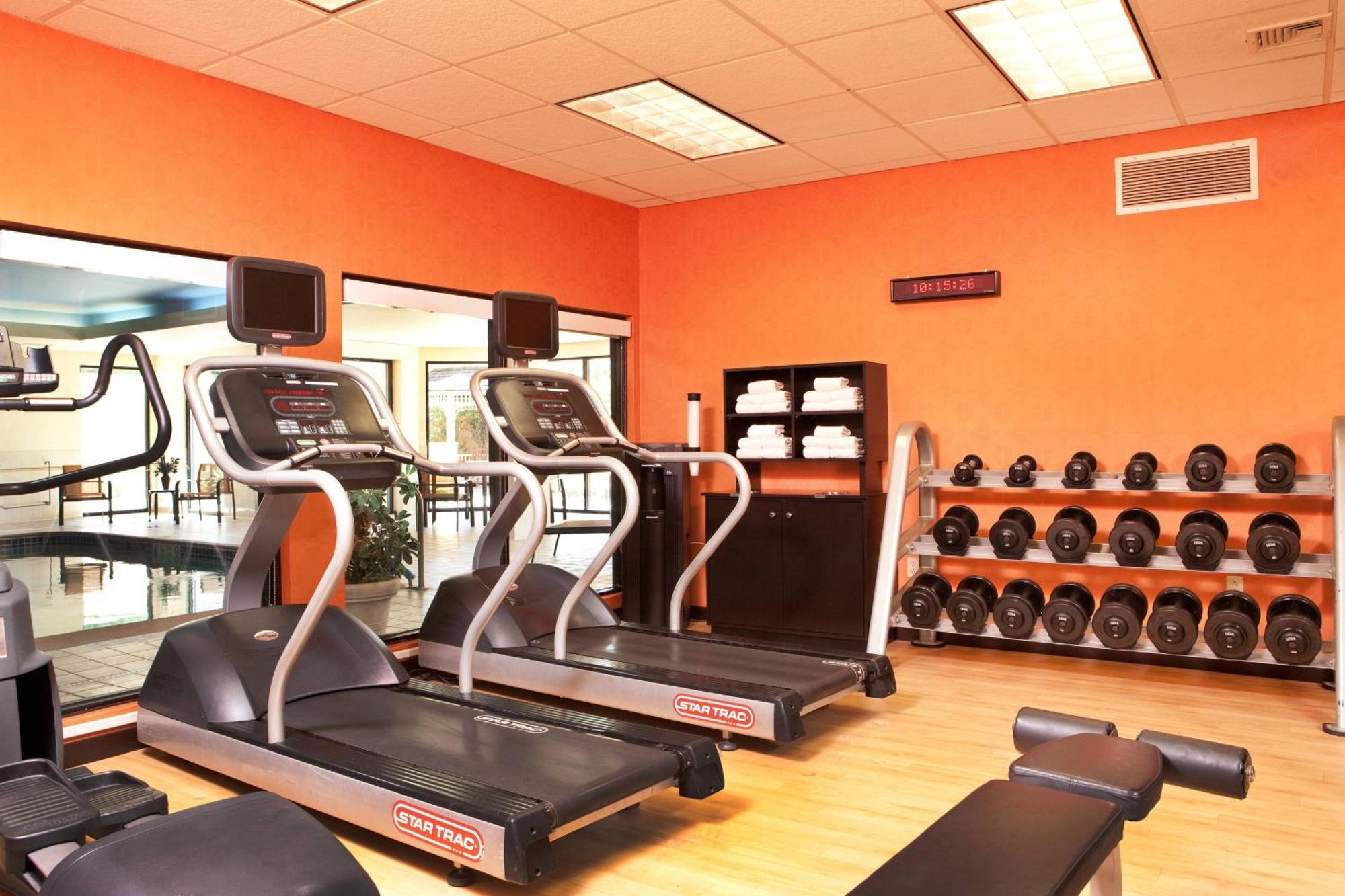 Courtyard Hartford Манчестер Экстерьер фото