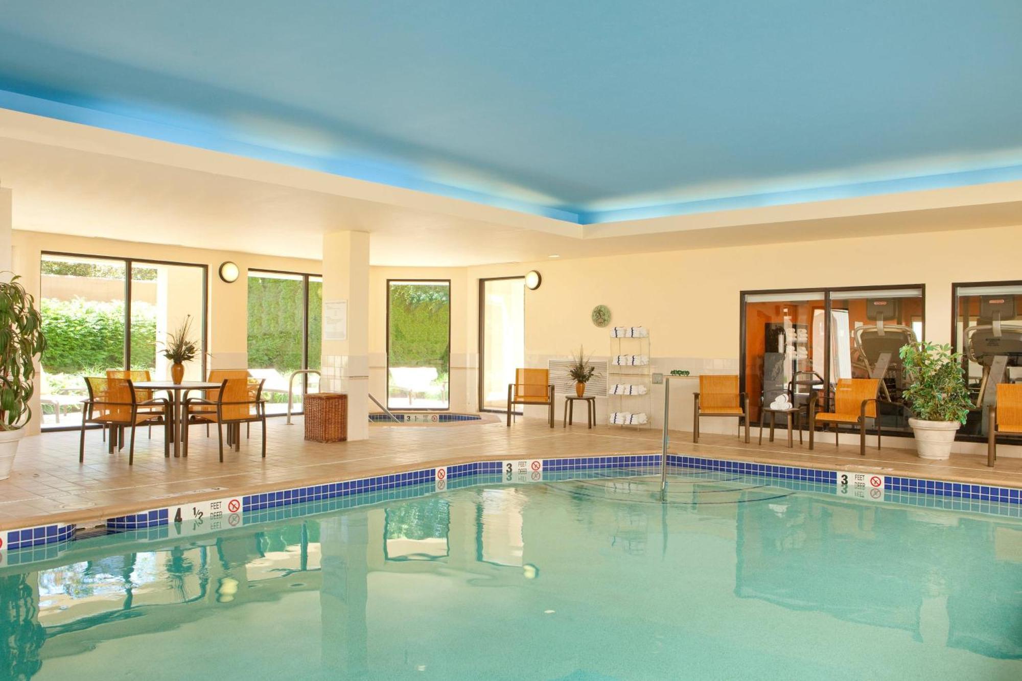 Courtyard Hartford Манчестер Экстерьер фото