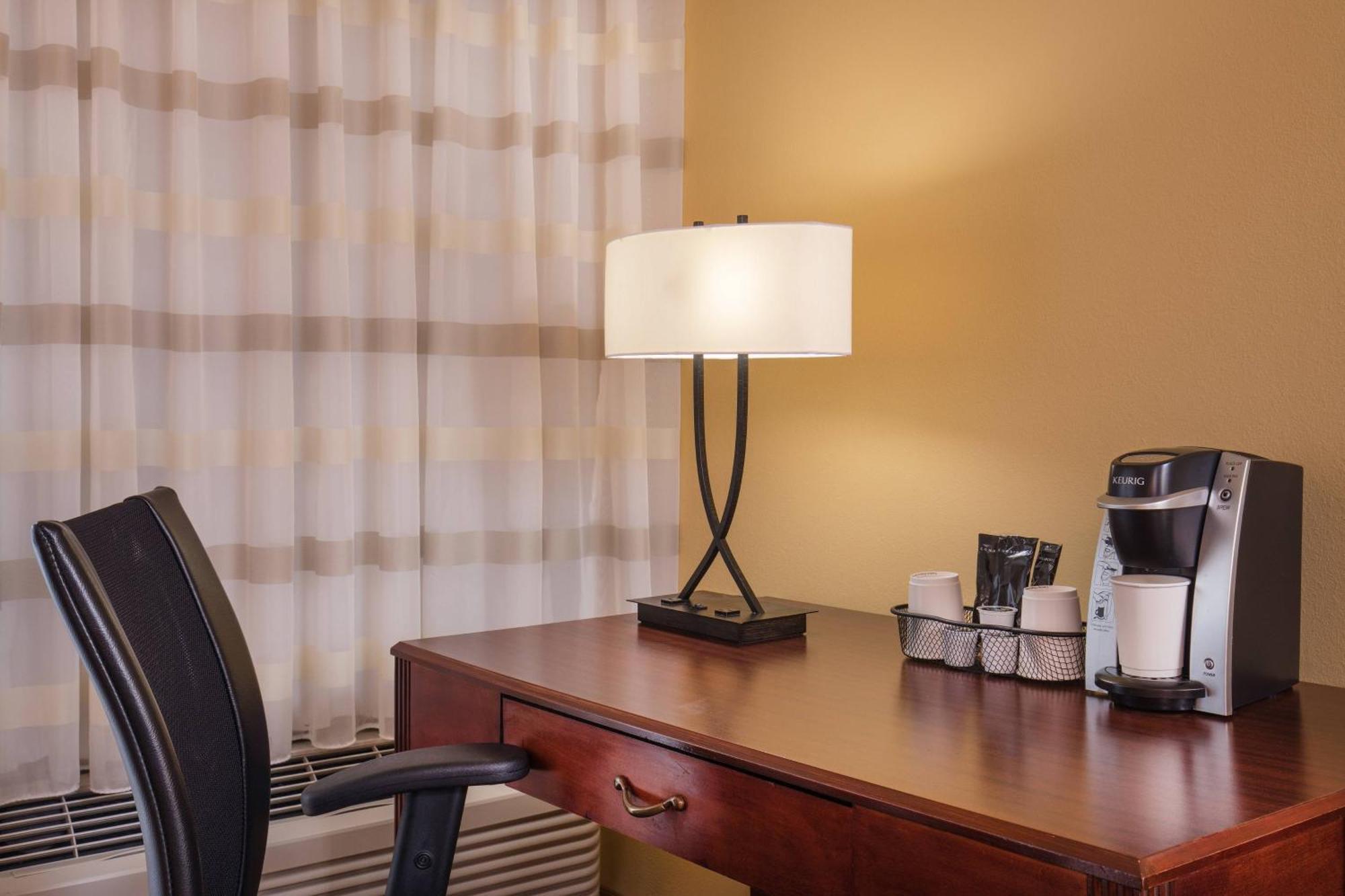 Courtyard Hartford Манчестер Экстерьер фото
