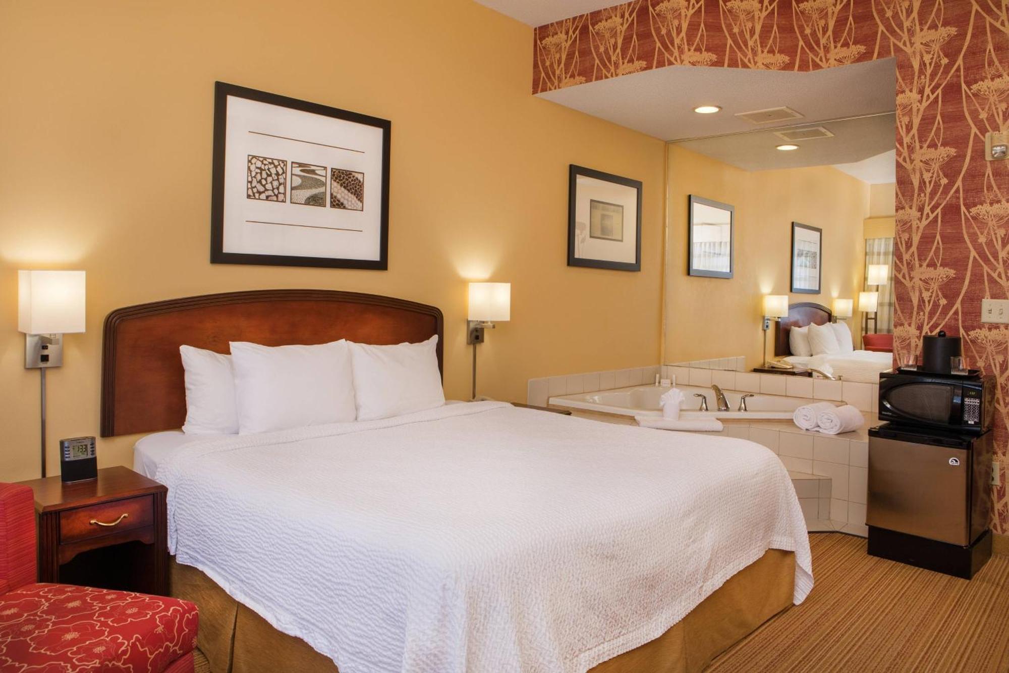 Courtyard Hartford Манчестер Экстерьер фото