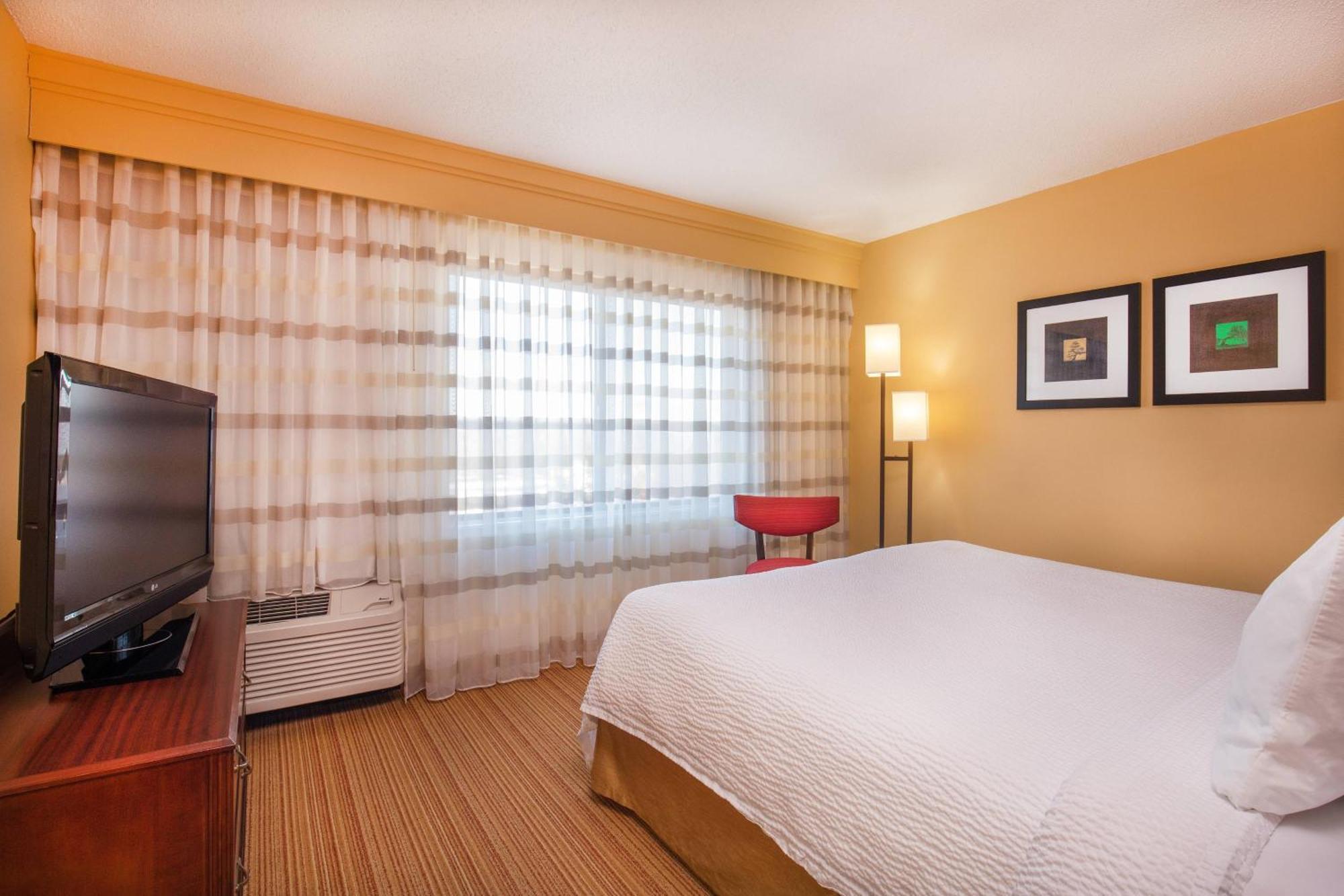 Courtyard Hartford Манчестер Экстерьер фото